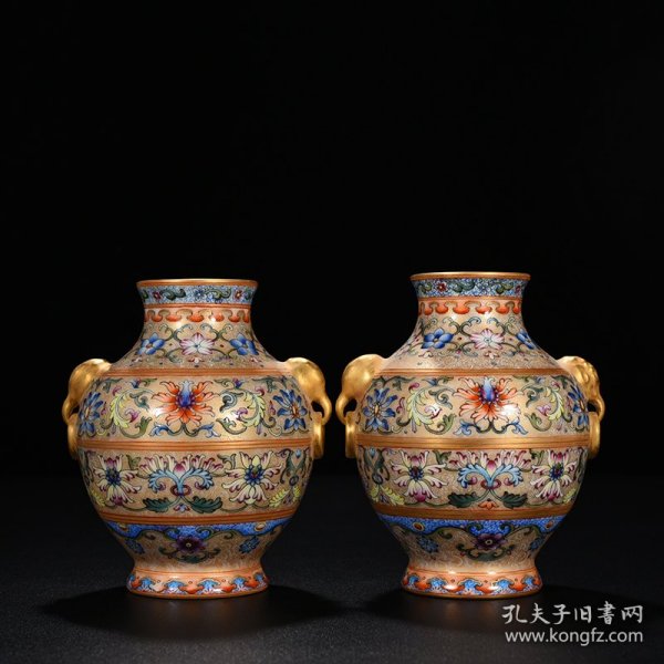 旧藏 清乾隆珐琅彩勾莲纹象耳瓶