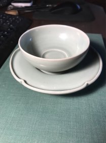 （宋金茶盏）南宋龙泉窑梅子青釉五瓣盏托及茶盏一套（精品）