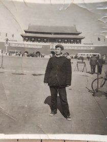 60年代帅哥北京天安门照片