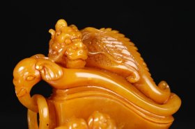 旧藏寿山石田黄石麒麟摆件重量672克