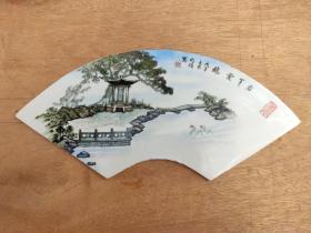 胡雄，1931年生于中国绍兴，家学渊源，幼年起习书画兼攻诗文，师从颜文梁、陆俨少，深受中西画理熏陶。中国兰亭文物管理所所长兼书法博物馆馆长，日本兰亭研究会顾问