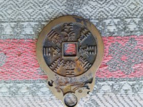 山鬼挂花