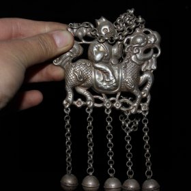 白铜麒麟送子铃铛项链锁 尺寸：宽8厘米 厚1厘米 总长37.5厘米 重82克