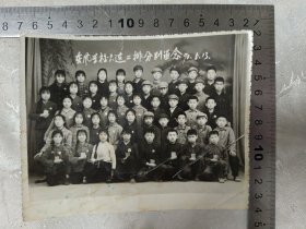1970年东风学校六连三排分别留念老照片（都带像章手拿红宝书）