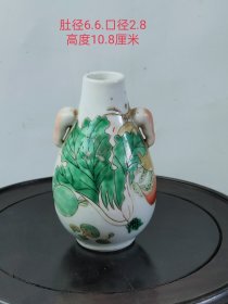 画工精美的细瓷双耳樽赏瓶！色彩鲜艳、寓意良好，具有审美欣赏价值。