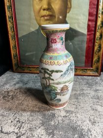80年代手绘山水花瓶一只
