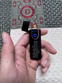 USB接口充电 电子点烟器打火机 长宽约6×3cm 老物件儿 可使用可收藏 金属材质 小巧方便 手按触动火丝发热