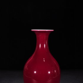 瓷器 清雍正胭脂红釉橄榄瓶 高24厘米 宽10.5厘米