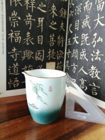 景德镇手绘陶瓷公道杯精品，绘图精美，意境好！无损无裂，如图实拍。