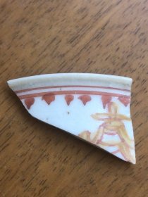 清代中期矾红口沿瓷片，3、2、0.3厘米