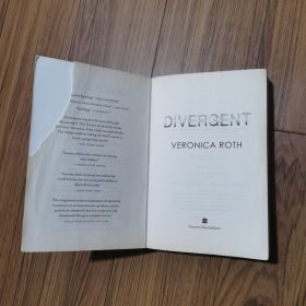 Divergent（ 维罗尼卡·罗斯《分歧者》英文原版）