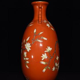 清乾隆粉彩玉兰花纹双耳扁瓶   31.4×24×11.5