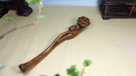 旧藏黄杨木精雕细琢如意 尺寸：长32cm宽6cm高5cm 重量：重140g..