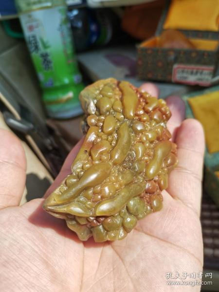 老寿山精雕苦瓜，绝了。中国工艺美术大师作品。