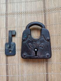 民国时期的老物件铁锁钥匙原打不开异形锁具和大众宝来不知有何渊源