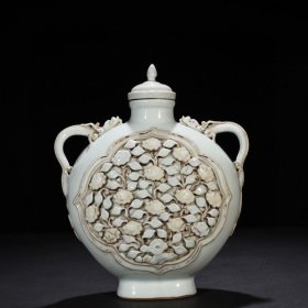元卵白釉贴塑花卉纹双系扁瓶 27*22厘米 1500