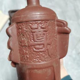 老酒瓶：海拉尔尊酒一个。无磕碰，具体请看图。