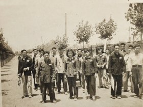 建国早期上海老照片工作队在闵行合影
