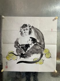 马国玺，在北京城住着这样一位老人，他养猫，爱猫，继而画猫，因为有猫，他的生活发生了巨大的变化，他的家庭发生了改变。他与猫同睡，而且认为自己就是一只猫，大家都称他为“京城猫人”，他画的猫形态逼真，活灵活现，受到很多人的喜欢。如今，他把画廊搬到了国家博物馆，在那里“猫着”，品味自己的猫样生活。作品保真