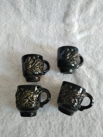 七八十年代老紫砂黑釉挂釉龙纹祥云单耳杯小酒杯茶杯四只，全品无磕碰裂，通走，喜欢的朋友来结缘。