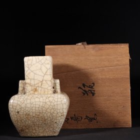旧藏宋代哥窑“寿成殿款”四方瓶