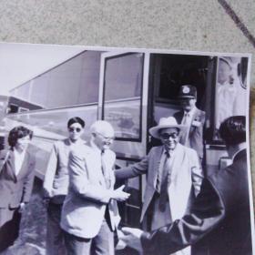 老照片80年代末李鹏总理会见美国投资客哈默在山西朔州安太堡露天煤矿11.5厘米X9.5厘米