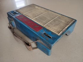 前哨牌为人民服务老收音机 缺后盖子喇叭应该是后配 没有固定,(一线在老维修师傅收来的)摆件道具收藏使用