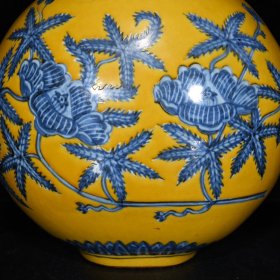 明宣德黄地青花秋葵纹扁瓶尺寸31*24.5厘米编号1346259007