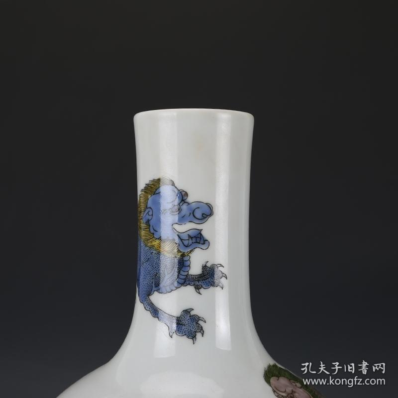 清素三彩狮子纹天球瓶