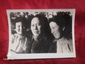 毛主席及家人照片一张.
