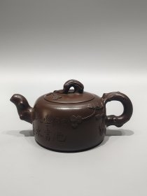 老珍藏，民国时期慕古《鸣遠》刻字底款，刻绘老紫砂壶一把，保存完整，收藏的佳品。
