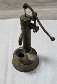 纯手工打造铜材玩具，数十年老物件，童年的回忆——手按压式水井壶