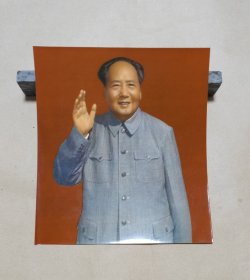 毛主席照片 2张合让：（新华社摄影部，196年9月印制，彩色照片，尺寸大小约为:161*208和207*232，品好）