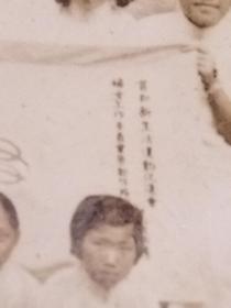 民国，照片，女生合影，～手持锦旗：新生活运动促进总会，妇女指导委员会赠，，首都新生活运动促进会，妇女工作委员会劳动部赠，，，