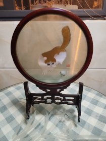 蜀绣双面变色《猫咪戏螳螂》