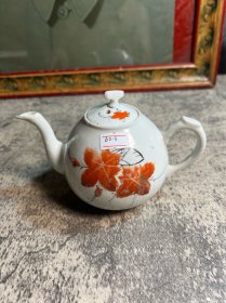 民国陈松茂红叶梨式壶一把，小瑕疵y