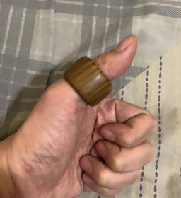 天然金丝楠木木雕扳指戒指直径3厘米