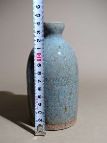 粗胎附釉开片花器，茶道花道雅器，下部有铭款，年代旧物散发着岁月的光泽，寂侘风