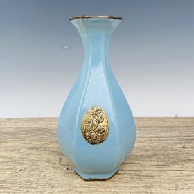 宋汝窑嵌银花瓶 高23厘米直径10厘米