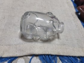 老的玻璃奶瓶猪猪
