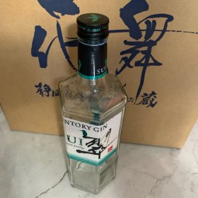 日本烈性酒翠装饰酒瓶