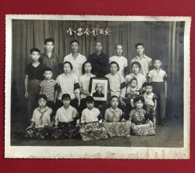 50年代志愿军烈士石才云全家合影留念原版老照片，广东省黄陂人