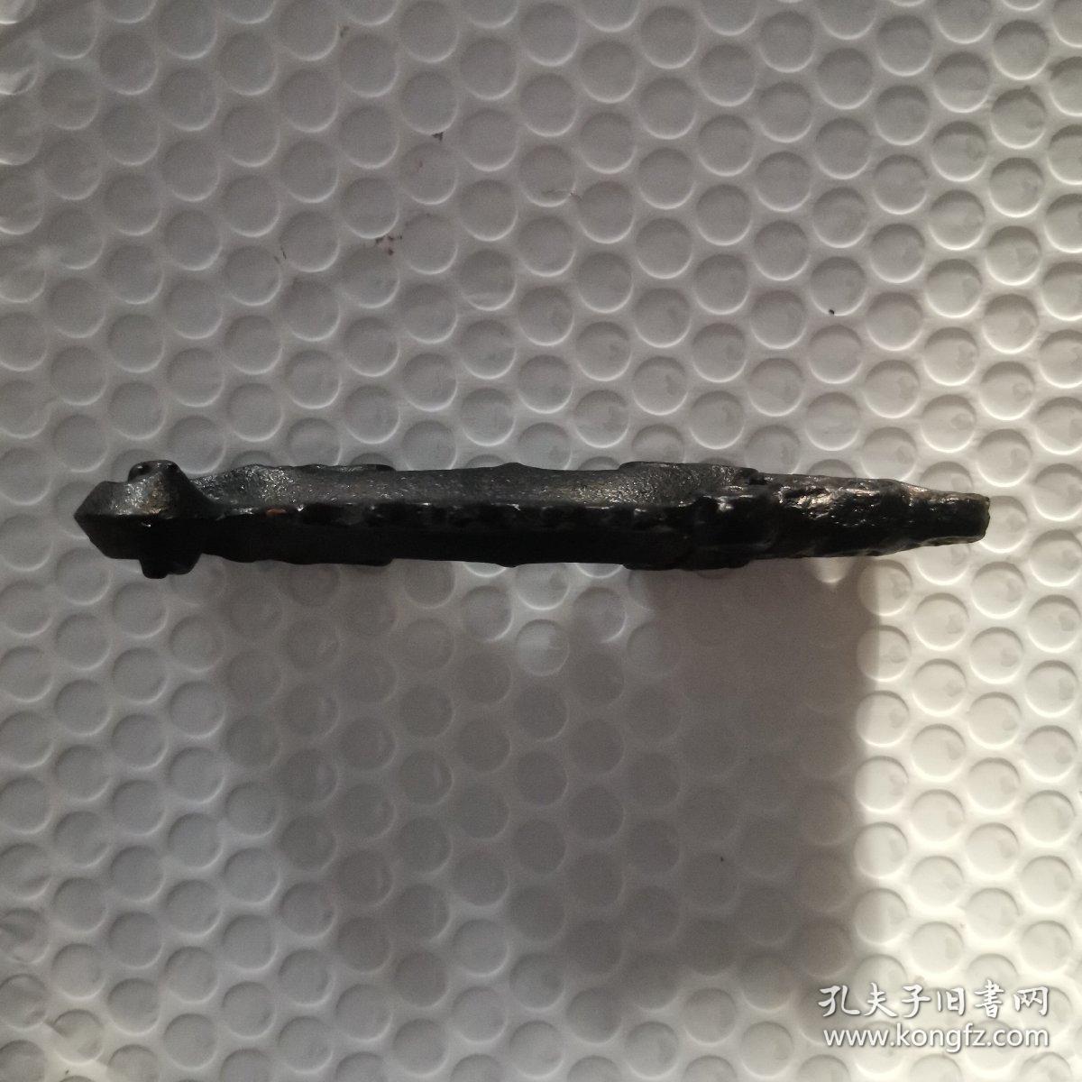 日本购回 生肖（龙）文镇（镇纸）鉄器 笔置 生肖龙 辰龙 造型逼真 摆放平稳 尺寸：13.0*1.6*3.0（cm）重：182克