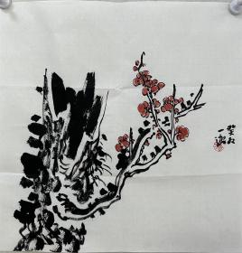 【保真字画，得自画家本人】
杨一家35X35cm！2
       杨一家，又署一迦，原名杨明标， 1968年生于福建上杭，曾求学于福建龙岩华侨艺校、北京画院石齐工作室、中国美院、中国艺术研究院美术学研究生课程班，北京大学哲学系朱良志先生访问学者，国家画院胡抗美、曾翔书法工作室。现为中国美术家协会会员 ，中华诗词学会会员，北京《艺衡》杂志社执行主编。