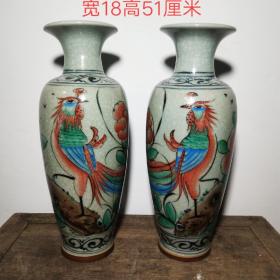 大宋官窑开片彩绘凤凰纹赏瓶一对，全品无残，品相完整，成色如图。