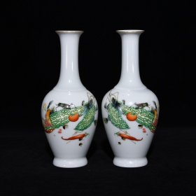 郎世宁作珐琅彩多子多福纹瓶，20×9厘米