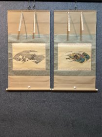 【水田竹圃】古笔山水图双幅 名称:老字画【山水图】老作品， 画家:自查 材质:绢本绫裱立轴，原装木盒 规格:33*51*2(画心尺寸cm) 121*46*2（整体尺寸cm） 品相:如图 老旧，黄斑，褶皱