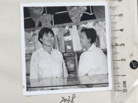 60-70年代昆明市某花布店照片2038(时期昆明照片系列，专业摄影，清晰度高，照片本身95品，牢贴在纸上，单张照片需裁剪下来)