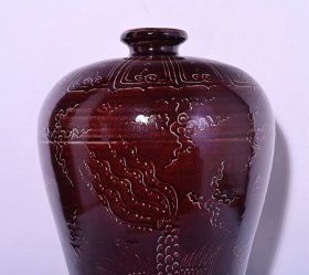大明永乐年制祭红釉雕刻凤纹梅瓶，高45×27厘米