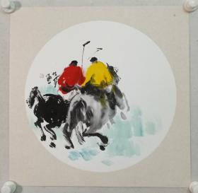 保真书画，当代画马名家，张明军卡纸人物马国画一幅，卡纸尺寸50×50cm。张明军，中国当代画马研究院常务副院长，烟台港美协主席，顾问，中国美协会员。